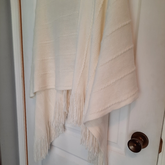 GUESS Poncho, One Size, Off White/Cream Colour - Picture 4 of 8